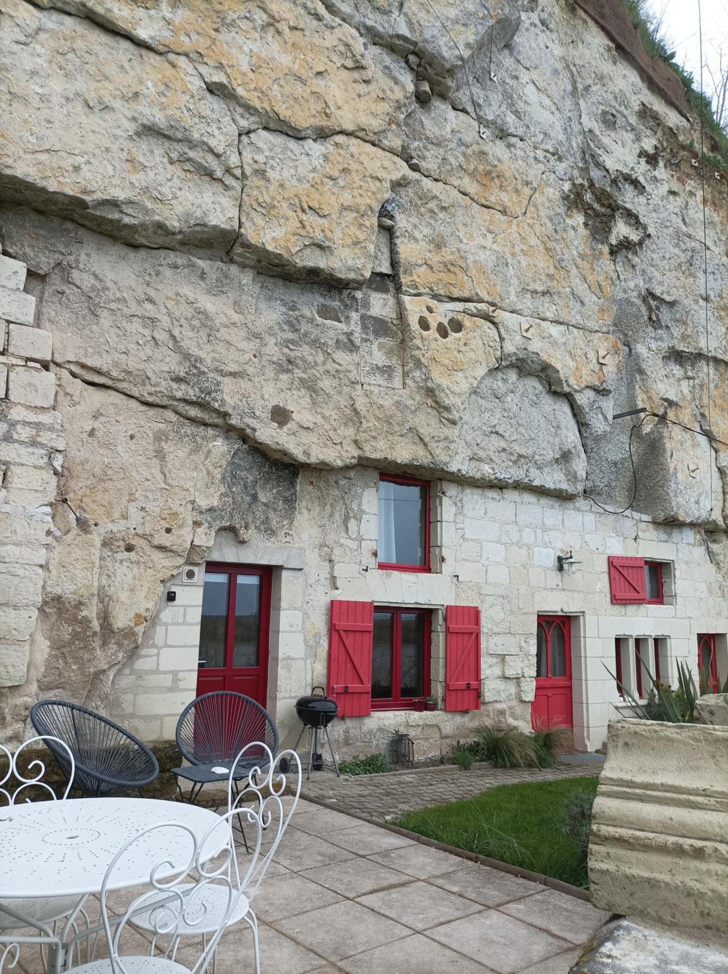 Gite Des Perreyeurs - Maison Troglodyte Avec Vue Sur Loire Монсоро Екстериор снимка