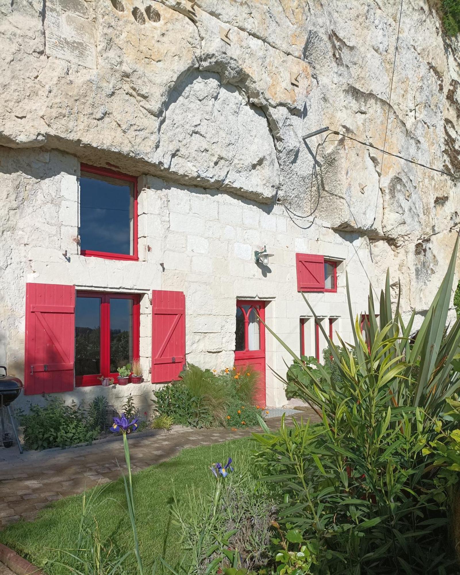 Gite Des Perreyeurs - Maison Troglodyte Avec Vue Sur Loire Монсоро Екстериор снимка