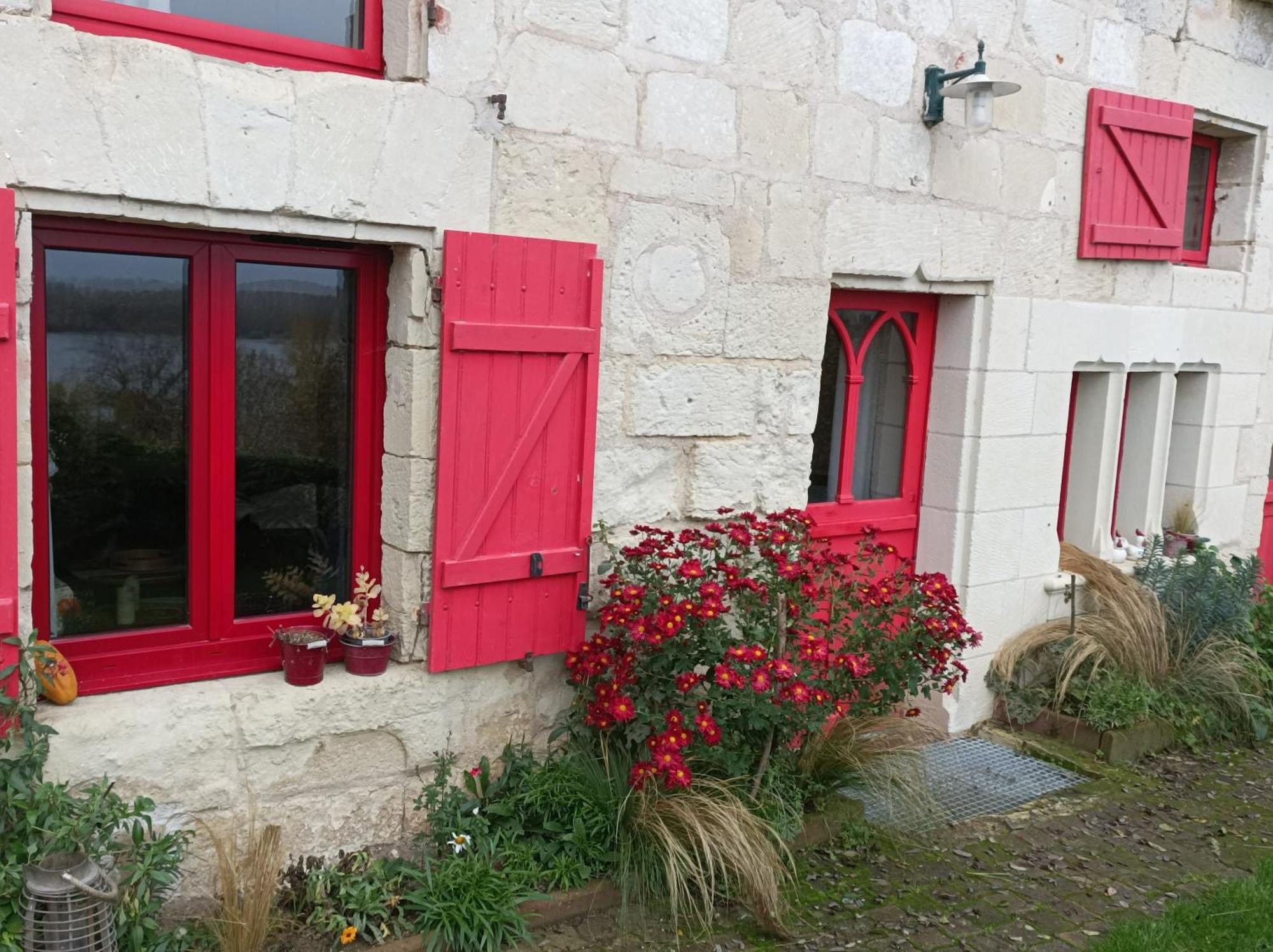 Gite Des Perreyeurs - Maison Troglodyte Avec Vue Sur Loire Монсоро Стая снимка