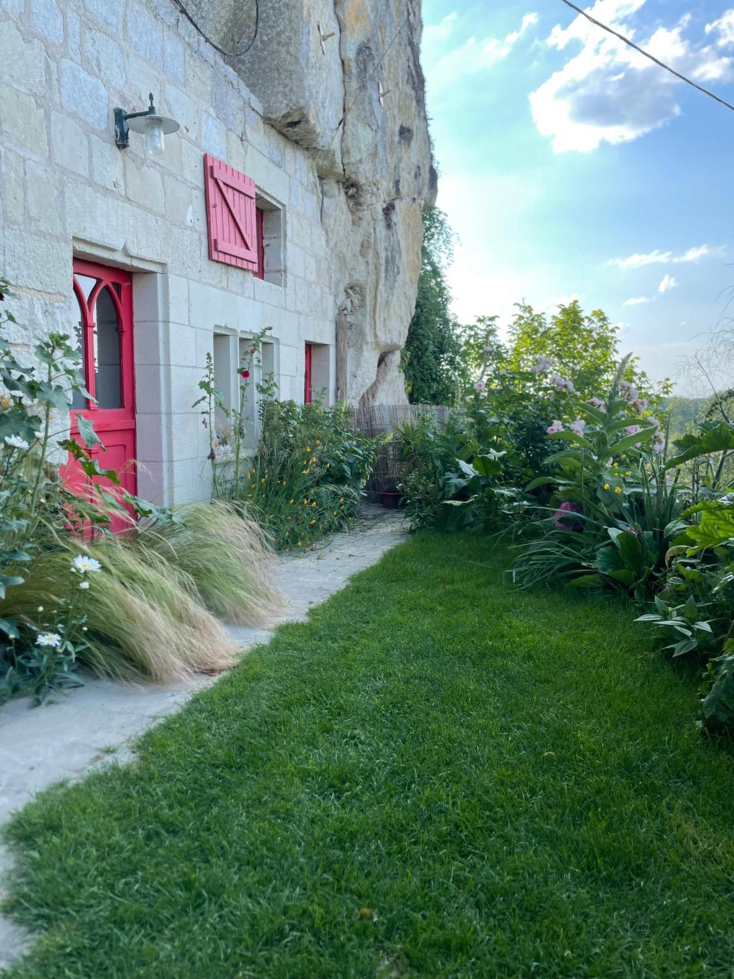 Gite Des Perreyeurs - Maison Troglodyte Avec Vue Sur Loire Монсоро Екстериор снимка